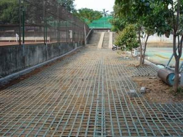 鋼塑土工格柵層處理地基方法